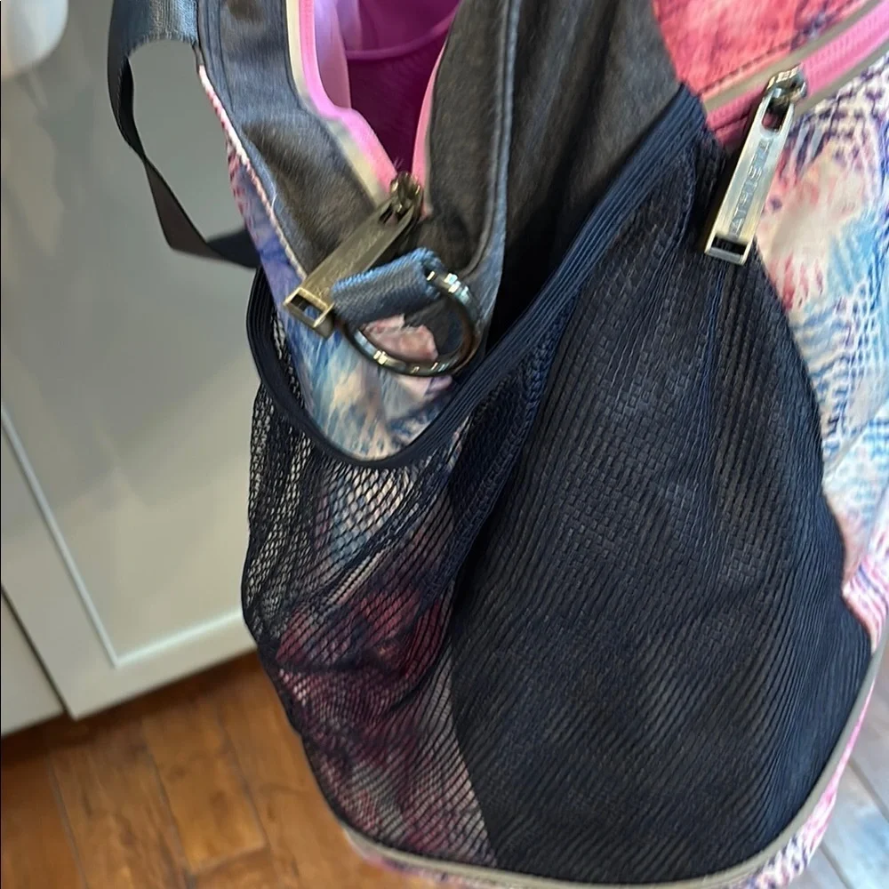 Athleta Gym Overnight Bag duffel, Medium
